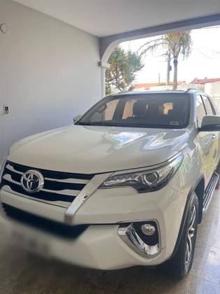 TOYOTA HILUX SW4 2.8 SRX 4X4 7 LUGARES 16V TURBO INTERCOOLER DIESEL 4P AUTOMÁTICO TOYOTA HILUX SW4 2.8 SRX 4X4 7 LUGARES 16V TURBO INTERCOOLER DIESEL 4P AUTOMÁTICO